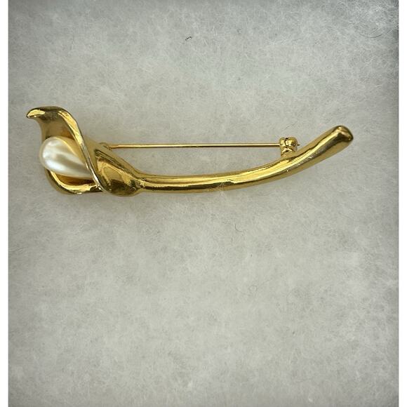 Lovely 80’s Gold Tone Calla Lily Brooch By Avon - Picture 1 of 2